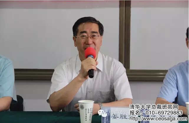 現任清華大學黨委常務副書記、副校長姜勝耀教授出席開學典禮。