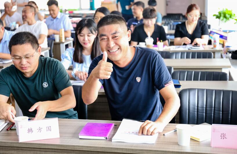 清大工商管理EMBA總裁班邀請到清華大學的殷雅俊教授現場授課照片