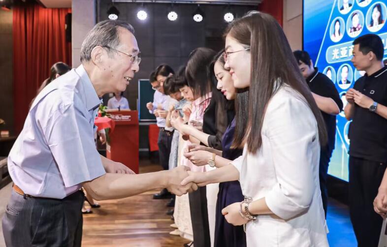 清華大學總裁高級研修班同學照片